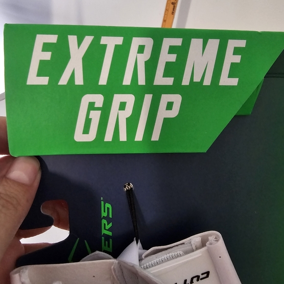 Men's Extreme Grip Gloves - White - Picture 4 of 10